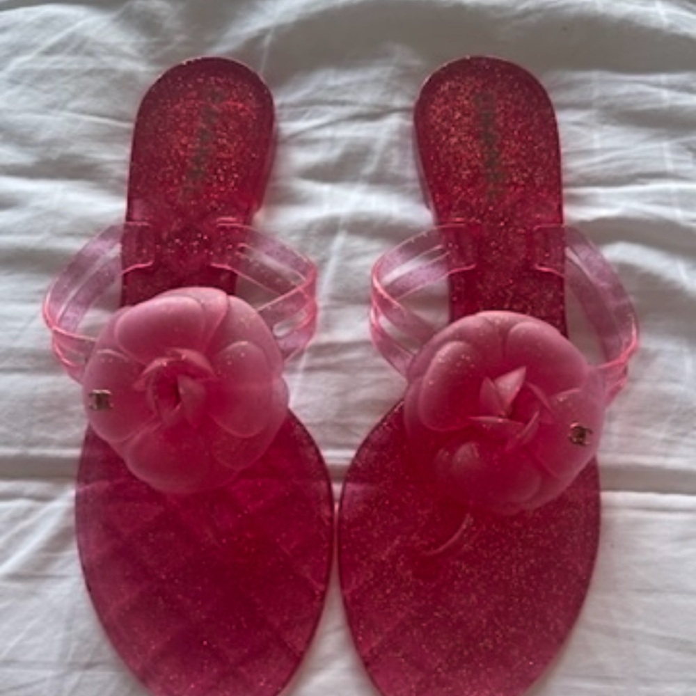 Brand New Size 38 Chanel Pink Jelly Sandals with Flower Detail - Picture 8 of 14